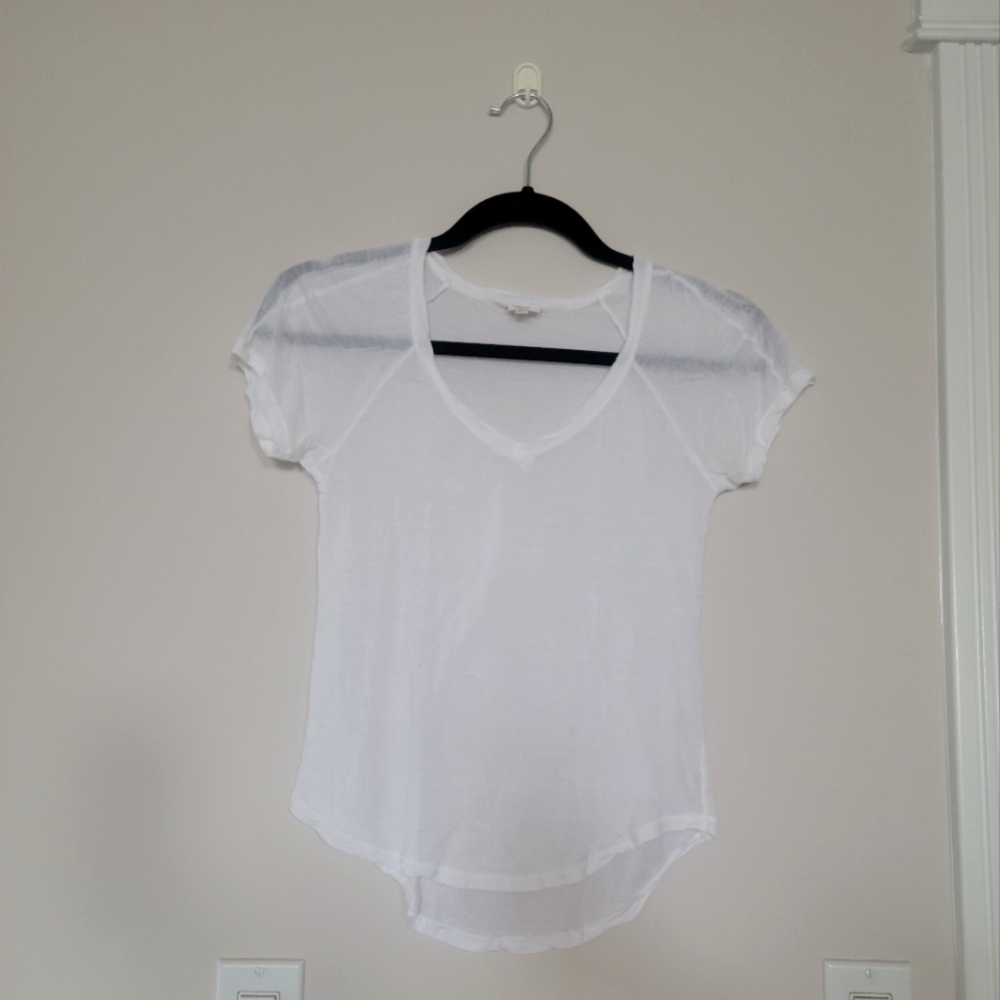 Aritzia Wilfred | V Neck Tee - Size XXS